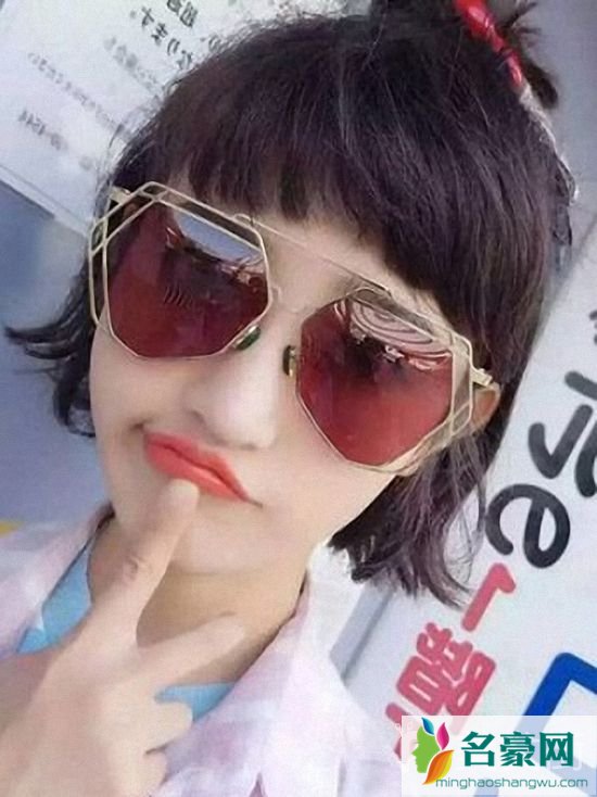 女生什么发型显脸小又减龄_最美的减龄发型_短发发型女图片4