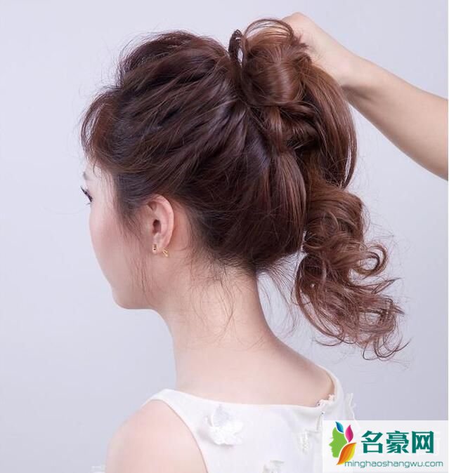 爆款丸子头新娘发型教程图解_简单易学新娘发型步骤7
