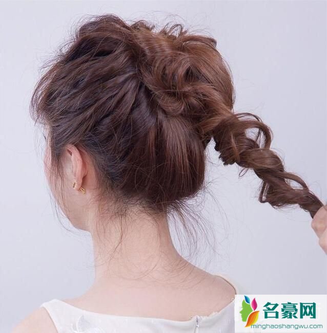 爆款丸子头新娘发型教程图解_简单易学新娘发型步骤8