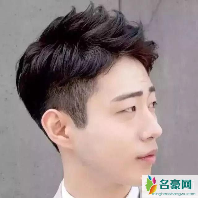 2019成熟男士撩妹发型：半截头短发发型