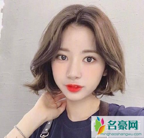 夏季短发发型女发型图片_2019年最流行的女生短发发型图片4