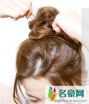 丸子头这样扎 甜美清新到爆了！