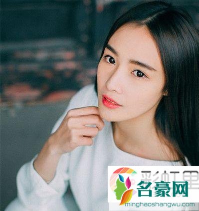 脸长的女生适合什么刘海？空气刘海PK气质中分