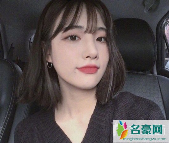 短发2019流行发型图片_女生夏季最流行的五款短发发型图片1