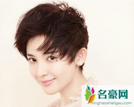 女孩留哪种短发显脸小