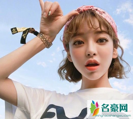 2019女生流行发型减龄款式_适合秋冬季的潮女发型图片图片3