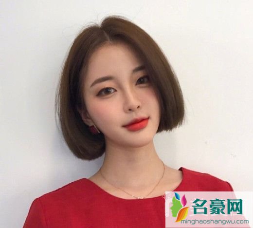 2019年流行减龄短发清纯发型_修颜瘦脸的潮女发型图片3