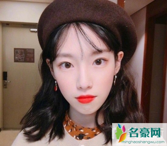 2019年流行减龄短发清纯发型_修颜瘦脸的潮女发型图片2