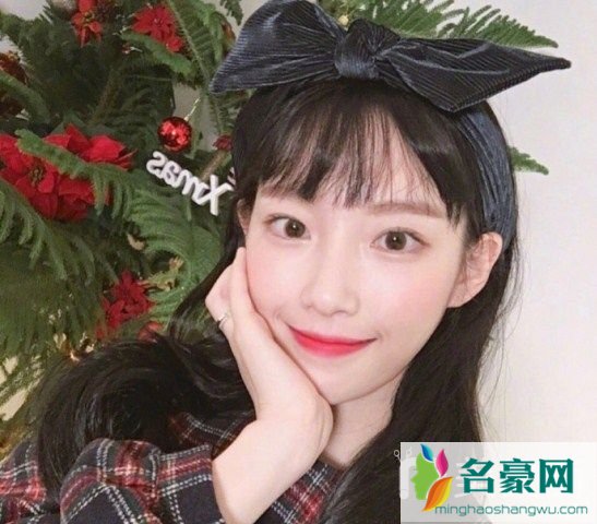 2019流行长睡发发型图片女_2019流行的女生发型图片5