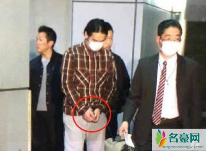 蒋劲夫带手铐