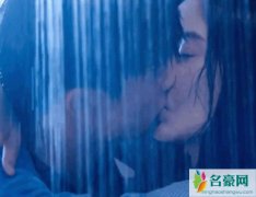 薛之谦李小璐吻戏 深情拥吻引遐想