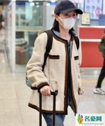 周迅素颜遛机场 一身休闲打扮完全没有架子