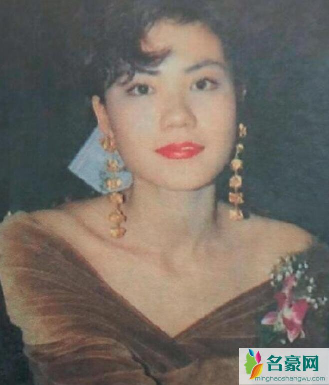 王菲青涩旧照曝光