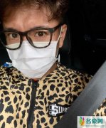 木村拓哉分享自拍照 坐在车内对镜自拍潮范儿十足