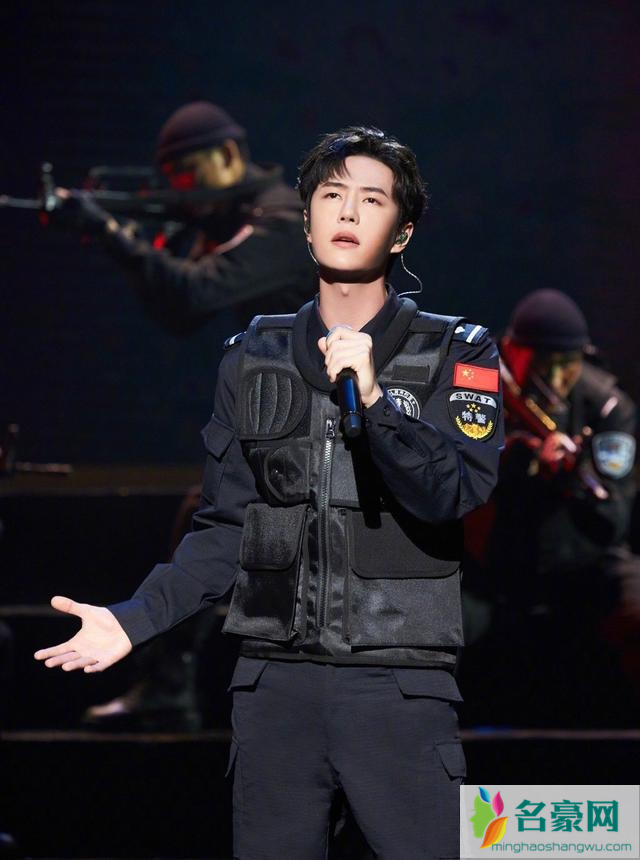 王一博警服路透