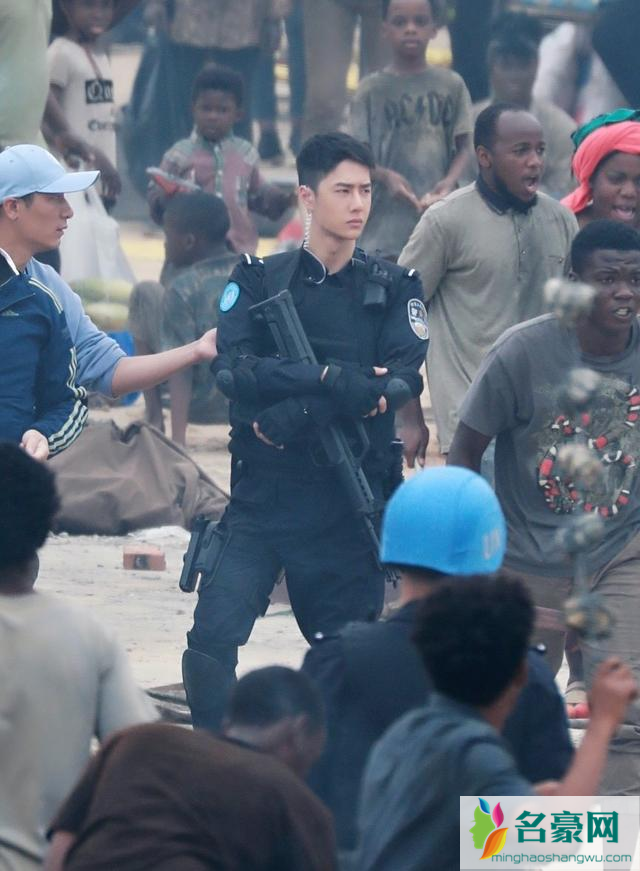 王一博警服路透