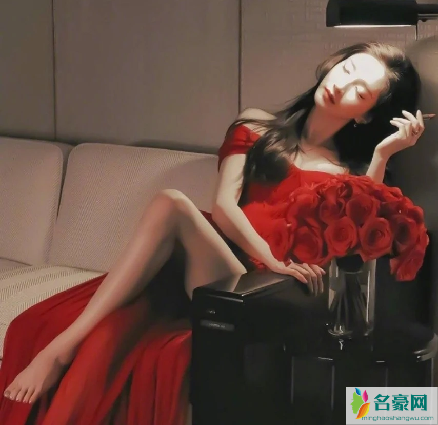 江疏影下班图 红色连衣裙太美