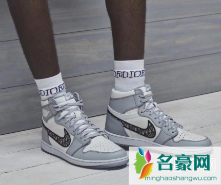 Dior x AJ1官宣 Travis Scott上身整套“Air Dior”联名