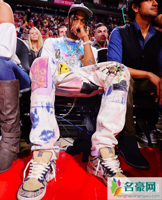 Travis Scott再度上脚联名Dunk SB Travis Scott是谁