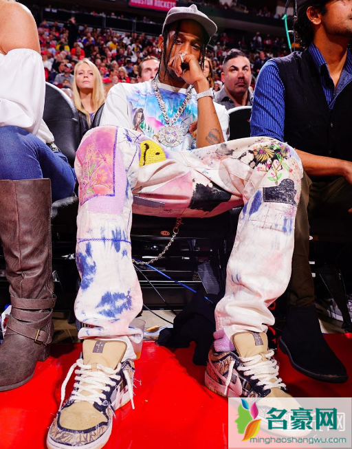 Travis Scott再度上脚联名Dunk SB Travis Scott是谁