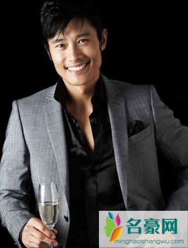 李秉宪陷“桃色丑闻”一年后重回观众视线 为宣传新片公开致歉显诚意