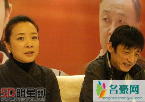 陈小艺与神秘男同居 与老公离没离婚是谜