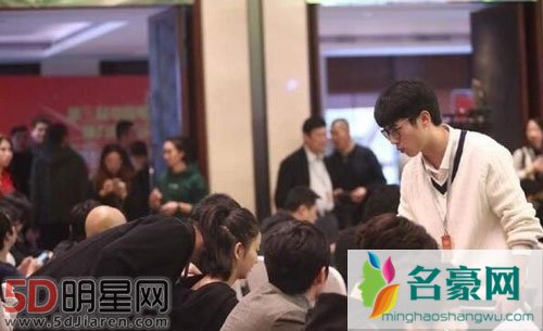 陈思诚佟丽娅同框互动 热聊不断无隔阂