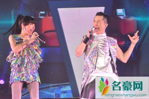 哈林为吴莫愁写的歌 吴莫愁和哈林结婚照亲密照接吻照