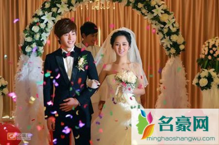邓伦杨紫快乐大本营 邓伦杨紫羞涩初吻