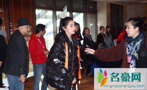 关晓彤鹿晗恋爱后同框 情侣鞋吸睛无数
