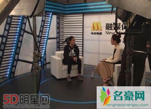 关晓彤鹿晗恋爱后同框 情侣鞋吸睛无数