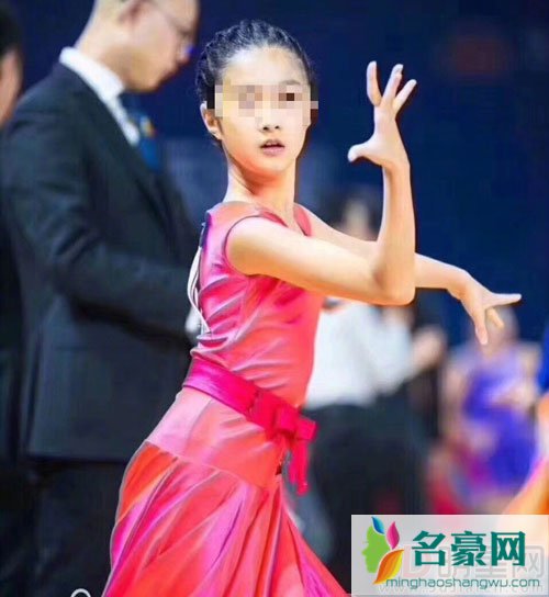 女儿获舞蹈比赛冠军 文章马伊琍台下加油