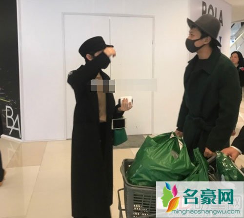 邓超孙俪逛商场被拍 夫妻间的迷之气氛