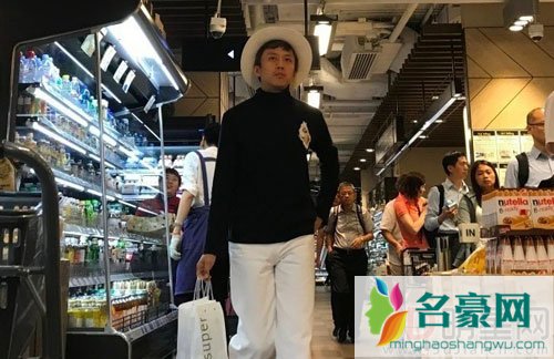邓超孙俪逛商场被拍 夫妻间的迷之气氛