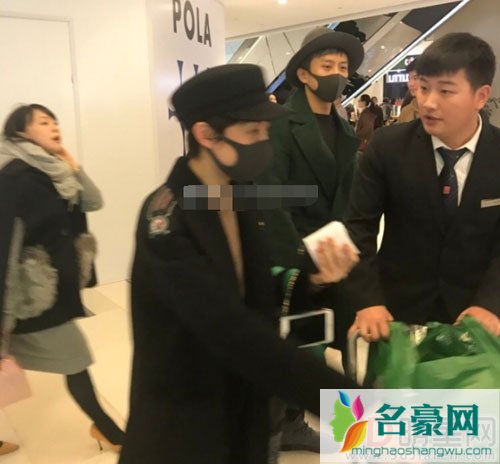 邓超孙俪逛商场被拍 夫妻间的迷之气氛