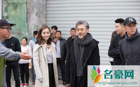 杨颖和吴秀波搭档演戏 跟七名助理遭批