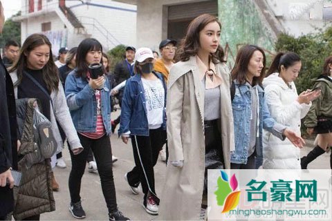 杨颖和吴秀波搭档演戏 跟七名助理遭批