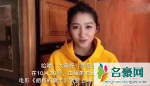 鹿晗关晓彤再秀恩爱 共穿一件衣服还同居