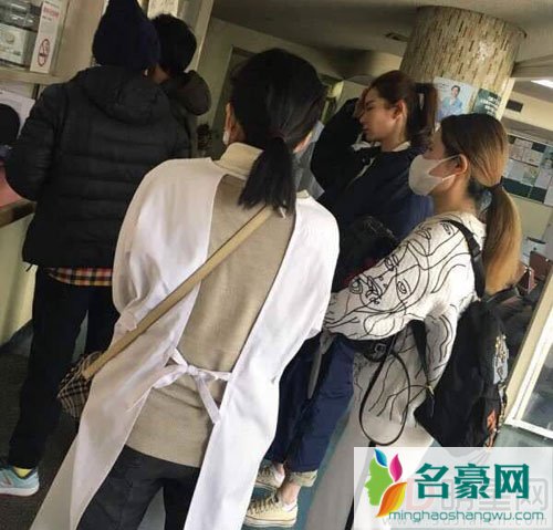 戚薇谈拍追捕受伤 额头留疤更有七哥气质