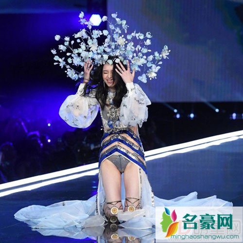 奚梦瑶成维密摔跤第一人 微博回应对不起