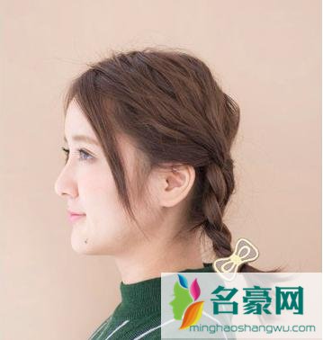 怎么扎辫子漂亮又简单 减龄漂亮的双辫子编发教程
