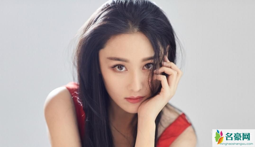 最适合夏季的发型女偏分中长发