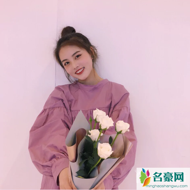 好看又简单的扎头发：可爱丸子头