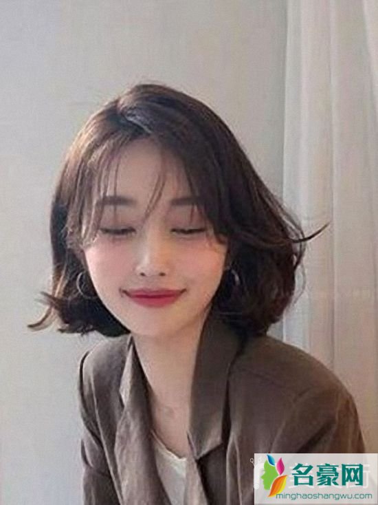 好看的中短发图片女生_名豪网女生中短发发型图片_今年最流行的中短发潮发型图片4