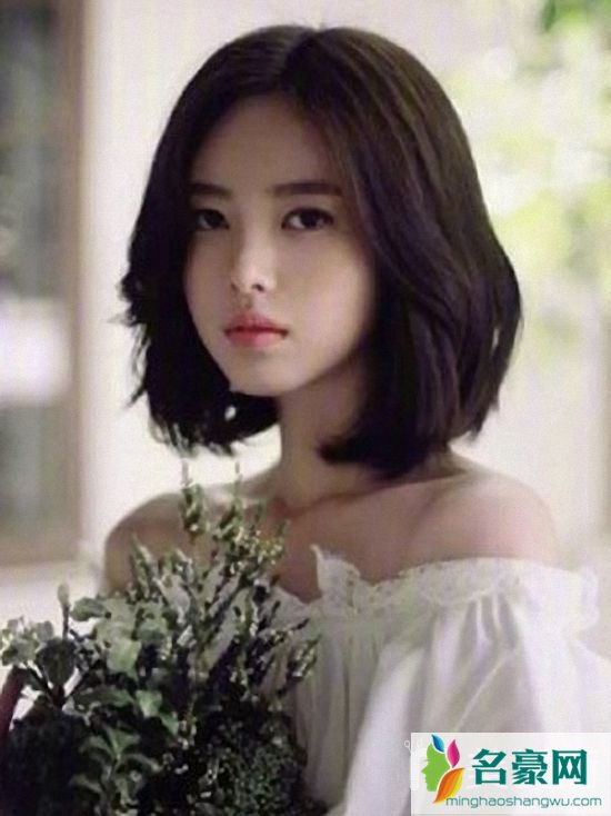 好看的中短发图片女生_名豪网女生中短发发型图片_今年最流行的中短发潮发型图片1