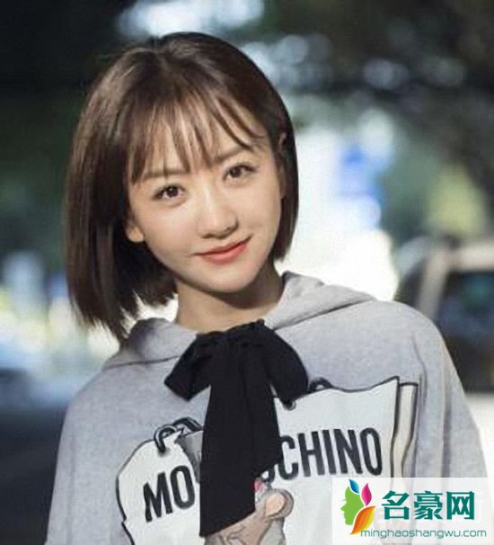 好看的中短发图片女生_名豪网女生中短发发型图片_今年最流行的中短发潮发型图片6