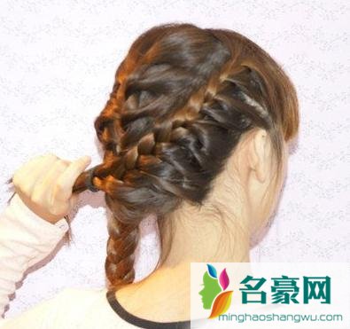 蜈蚣辫侧扎马尾发型图片