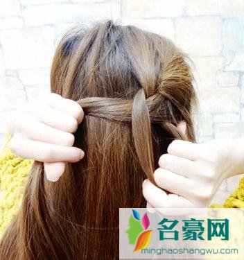 蜈蚣辫侧扎马尾发型图片