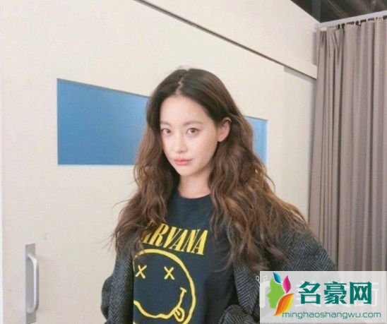 2019流行发型颜色_发型与发色搭配的潮女发型图片6