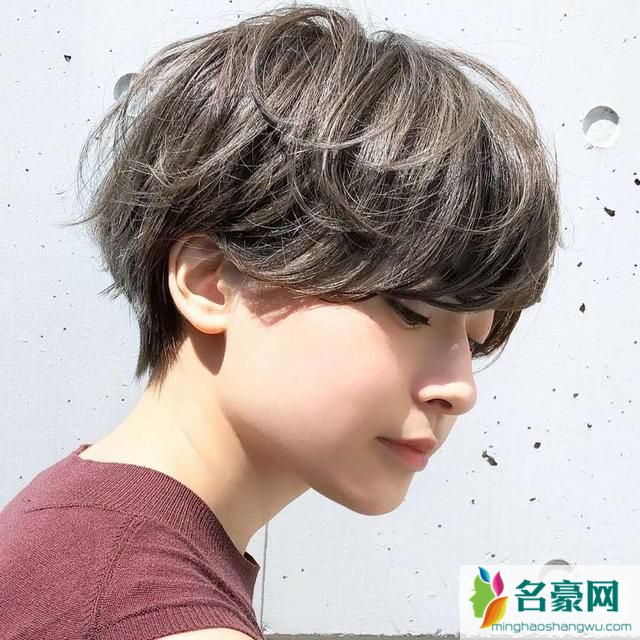 烫发是冷烫好还是热烫好？冷烫和热烫的区别5